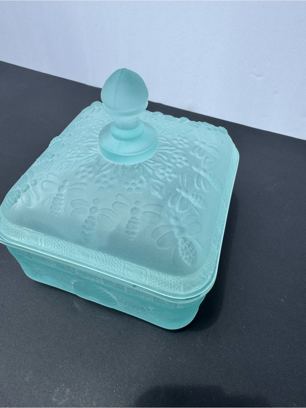 Vintage Rare Tiara Indiana Glass
Honey Bee Dish Frosted Blue - Picture 5 of 5